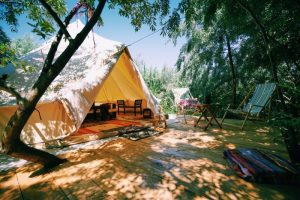 Glamping vs. Traditional Camping